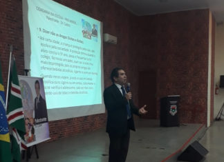 Palestra aborda comprometimento de pais com a educação dos filhos