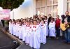 Alunos homenageiam pais e levam cultura musical às ruas de Bandeirantes