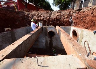 Galeria pluvial em andamento