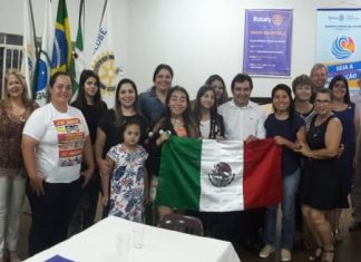Rotary Club faz homenagem aos professores