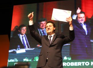 Ratinho Junior é diplomado governador