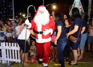 Chegada do Papai Noel e decoração de luzes marcam festividades natalinas