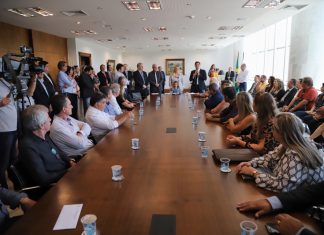 Cida anuncia construção de 2.486 moradias em 46 cidades