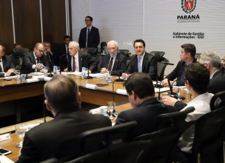 Ratinho Jr formaliza reforma administrativa, com corte de secretarias