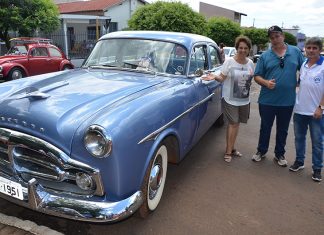1º Encontro de Carros Antigos/São Sebastião reúne mais de 50 expositores
