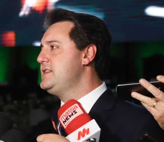 Posse de Ratinho Junior é dia 01