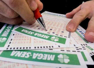 Ninguém acerta a Mega-Sena e prêmio acumula em R$ 12 milhões