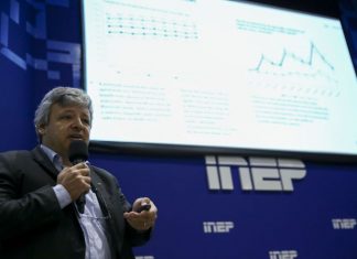 Educação em casa não substitui a escola, diz secretário do MEC