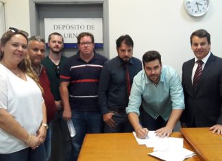 Câmara de Jacarezinho assina adesão ao Programa “Parlamento Jovem Paraná”