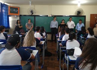 Secretário da Educação visita escolas e colégios do NRE de Cornélio