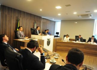 Aprovada pelo CCJ a PEC que extingue a aposentadoria dos ex-governadores