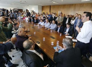 Governador libera construção de 872 casas populares em 15 municípios