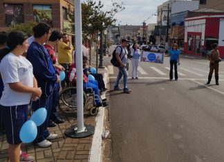 ‘Pedágio’ leva informação e busca conscientizar sobre o TEA