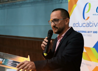 Alunos de escola de Londrina tomam posse para cargos executivos e legislativos em projeto do Sicoob