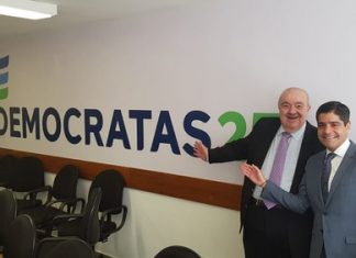 Greca assina ficha de filiação ao DEM