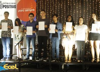 Alunos do Colégio ECEL Positivo recebem o título de Proficiência em Línguas, da Universidade de Cambridge, da Inglaterra