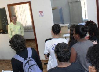 Alunos do Projeto Parlamento Jovem visitam a Câmara Municipal
