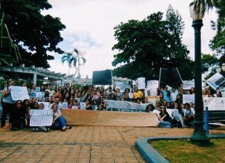 Comunidade acadêmica da UENP/Luiz Meneghel realizam ato em defesa da educação.