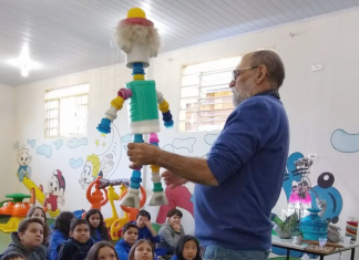 Artista Plástico João do Lixo realiza exposição e palestra sobre artes com recicláveis no Colégio ECEL Positivo