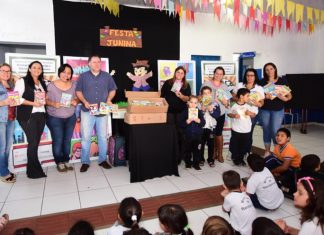 Escolas municipais recebem ‘Gibiteca Feliz’