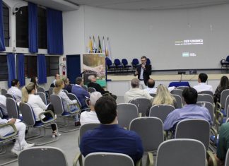 Diretor da Unimed Paraná realiza palestra para cooperados