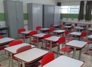 Alunos são beneficiados com novos conjuntos de carteiras e cadeiras escolares
