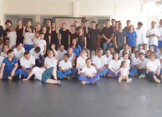 Alunos do Colégio ECEL apresentam artes circenses na APAE de Bandeirantes