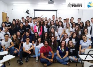 Com a presença de psicólogos, Colégio ECEL promove debates sobre saúde emocional