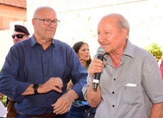 Romanelli e Lino anunciam benefícios e entregam veículos para comunidade bandeirantense