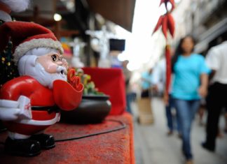 Comércio de Bandeirantes tem horário especial de Natal