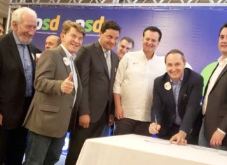 Ex-prefeito Celso Silva assina filiação ao PSD de Ratinho Jr