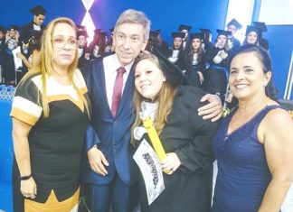 Nível de universidade: colação de grau, do colégio ECEL, encantou e emocionou