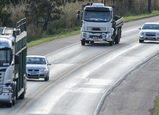 Ultrapassagens proibidas podem causar mais acidentes neste Natal