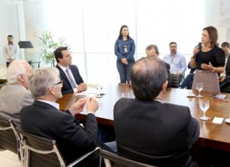 Governo assina ato que autoriza nomeação de 12 professores para UENP