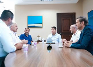 Governo e empresários discutem ações para minimizar crise