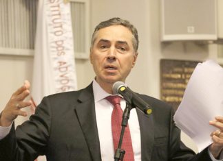 Eleição municipal pode ser dividida em 2 dias, diz ministro