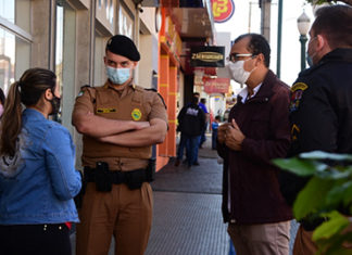 Comércio não essencial de Bandeirantes fecham portas COMERCIO FECHA