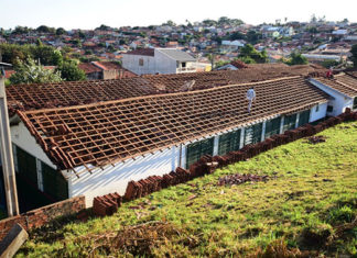 Cobertura da Escola Moacyr Castanho começa a receber renovação estrutural e novo telhado Escola Municipal Prefeito Moacyr Castanho.