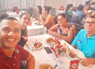 Feliz comemoração Aniversário