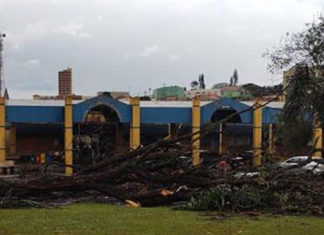 Famílias e prédios públicos sofrem prejuízos com temporal