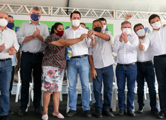 Governador entrega primeiro condomínio exclusivo para idosos