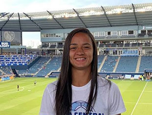 Colégio ECEL promove encontro entre alunos e a atleta bandeirantense Julia Herbst, que joga nos Estados Unidos ECEL-ATLETA