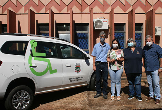 Centro Municipal de Fisioterapia ganha veículo adaptado