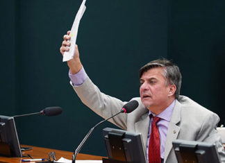 Redução de salários de políticos para pagar Auxilio Emergencial é proposta do deputado Boca Aberta