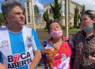 Família Boca Aberta entrega computadores em Tamarana