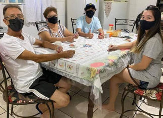 Em casa, alunos do Colégio ECEL promovem ações de integração e socialização com pais e avós