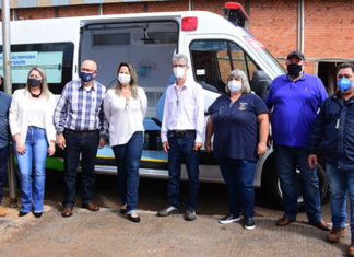 Romanelli entrega ambulância para comunidade de Bandeirantes