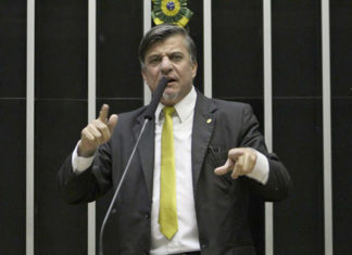 Em uma PEC, deputado Boca Aberta pede fim de privilégios para políticos e judiciários