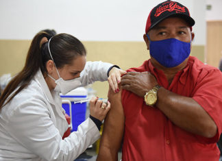 Curso de Enfermagem da UENP atua em vacinação contra a Covid-19 em Bandeirantes