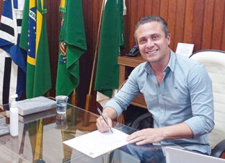 Jacarezinho e Siqueira Campos pagam primeira parcela do 13º salário